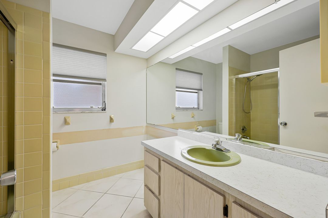 499 16th Ave S, Naples, FL 34102