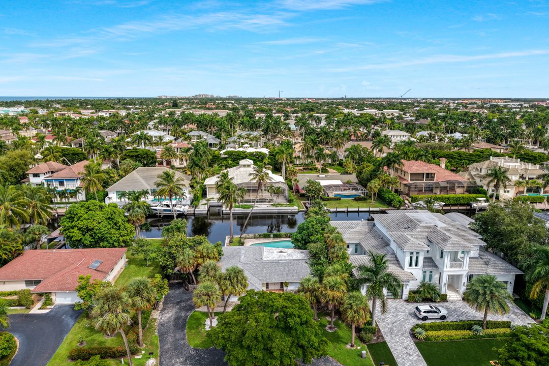 499 16th Ave S, Naples, FL 34102