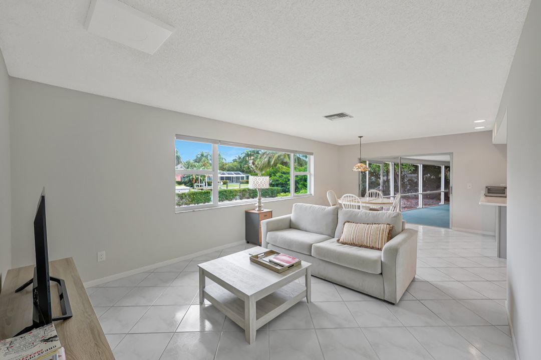 499 16th Ave S, Naples, FL 34102