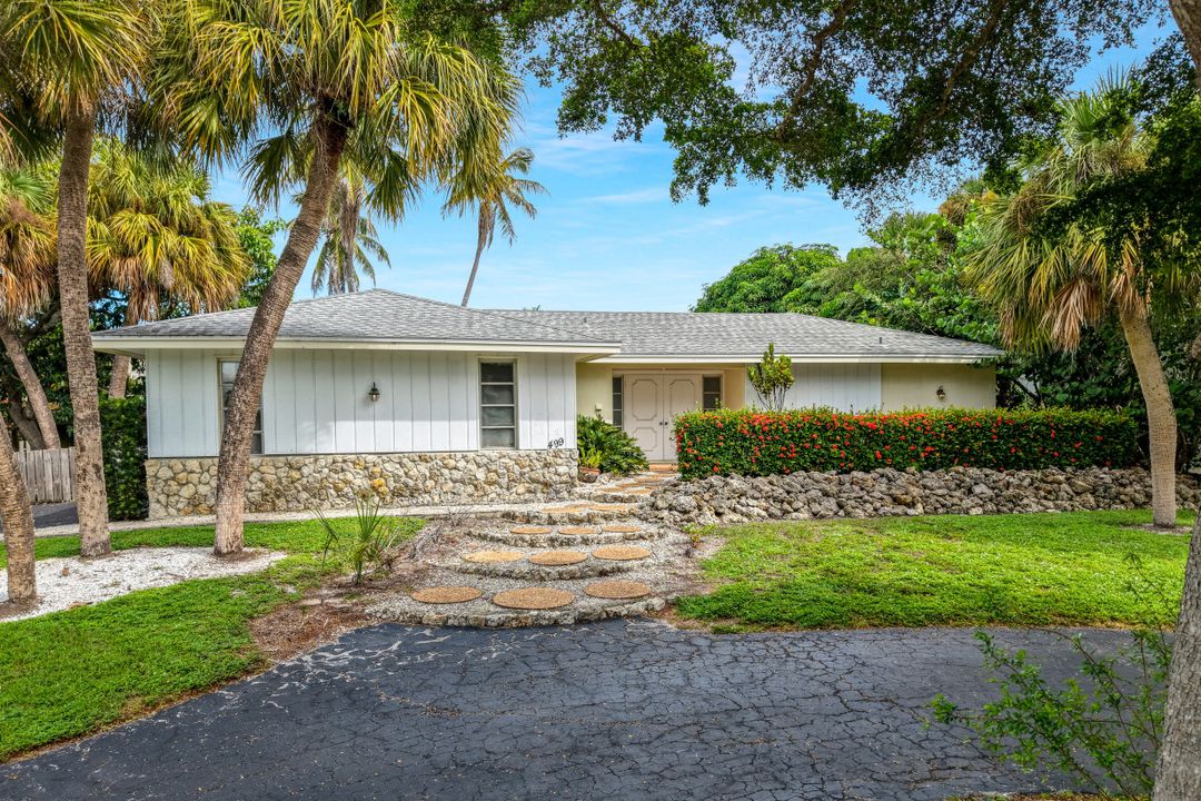 499 16th Ave S, Naples, FL 34102