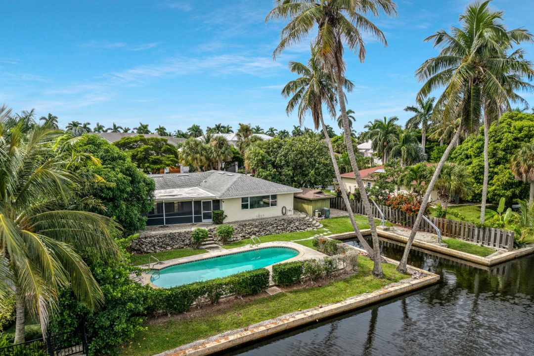 499 16th Ave S, Naples, FL 34102