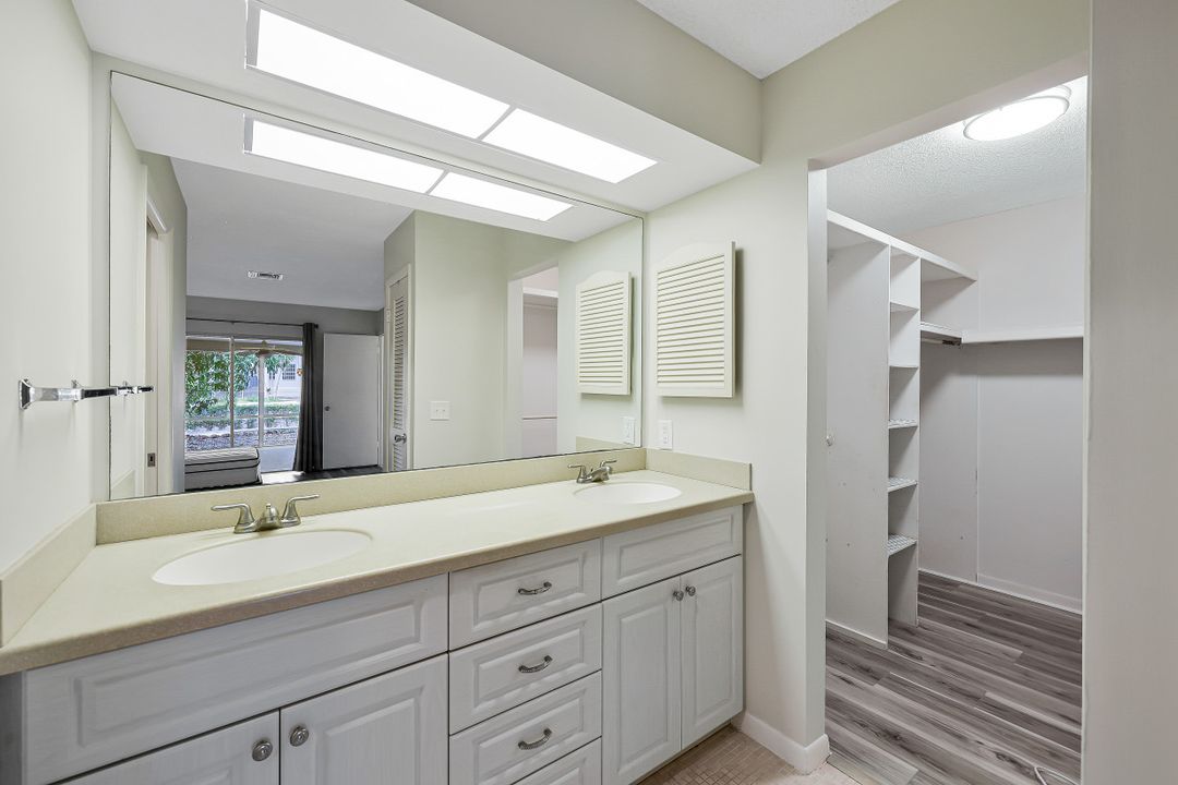 499 16th Ave S, Naples, FL 34102