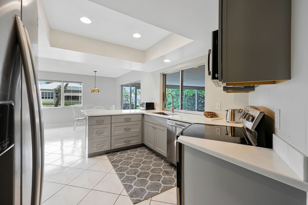 499 16th Ave S, Naples, FL 34102