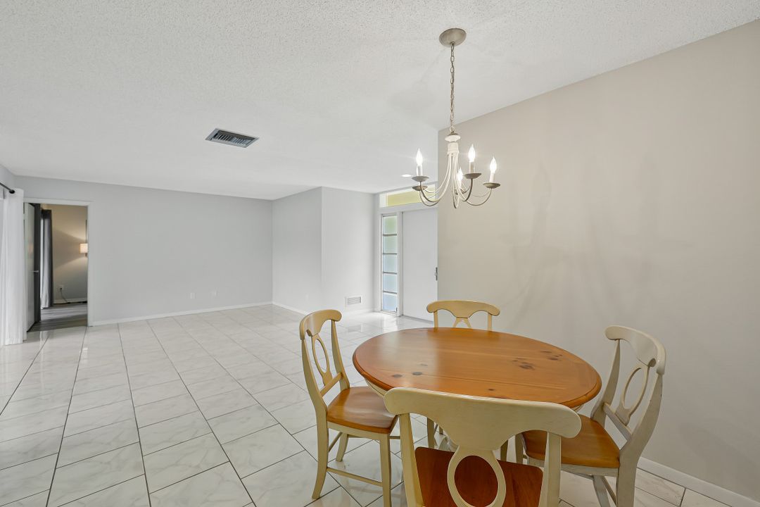499 16th Ave S, Naples, FL 34102