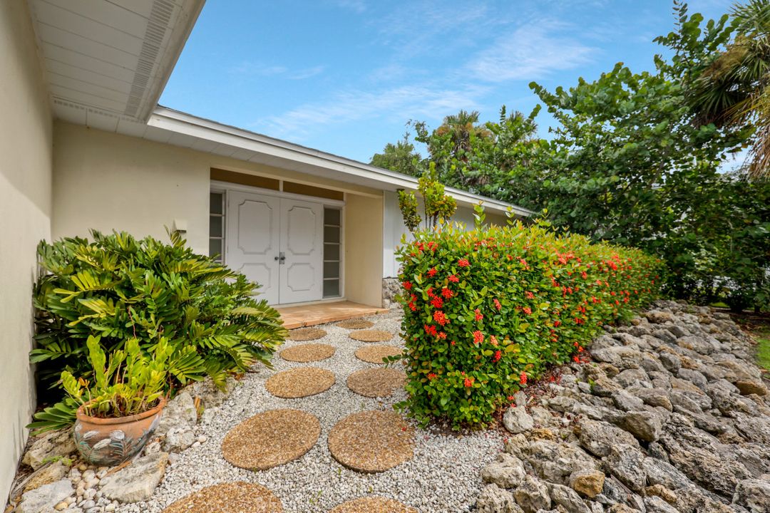 499 16th Ave S, Naples, FL 34102