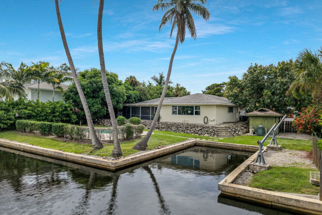 499 16th Ave S, Naples, FL 34102