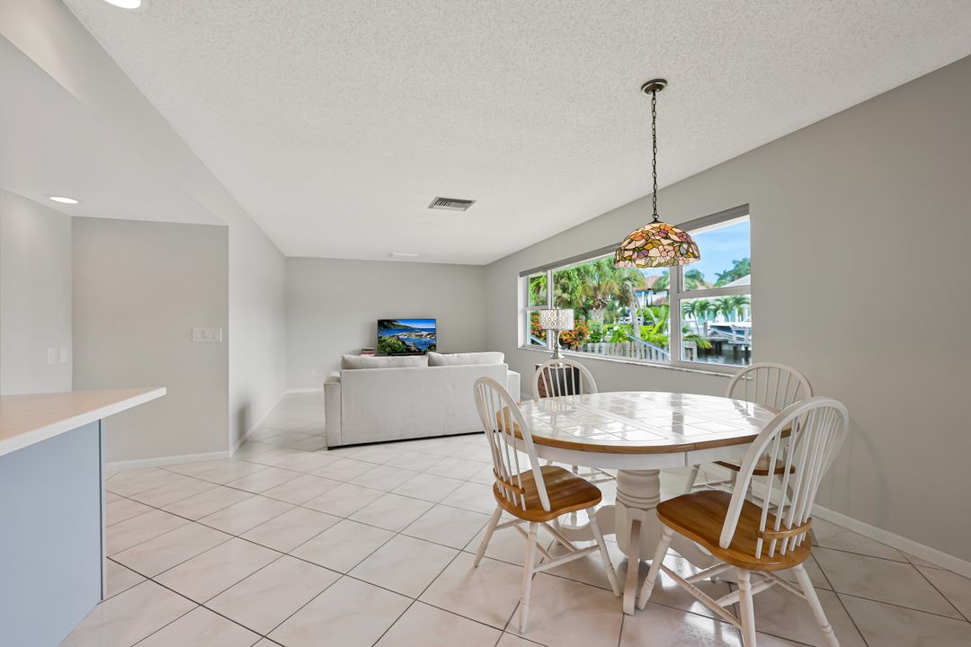 499 16th Ave S, Naples, FL 34102