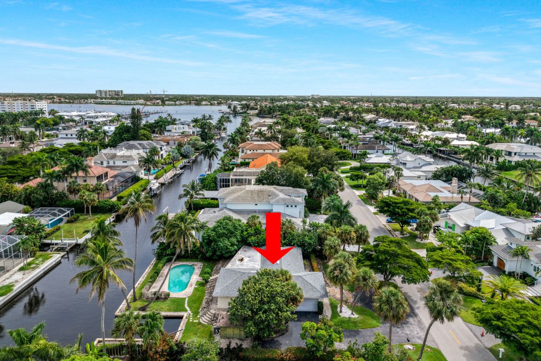 499 16th Ave S, Naples, FL 34102