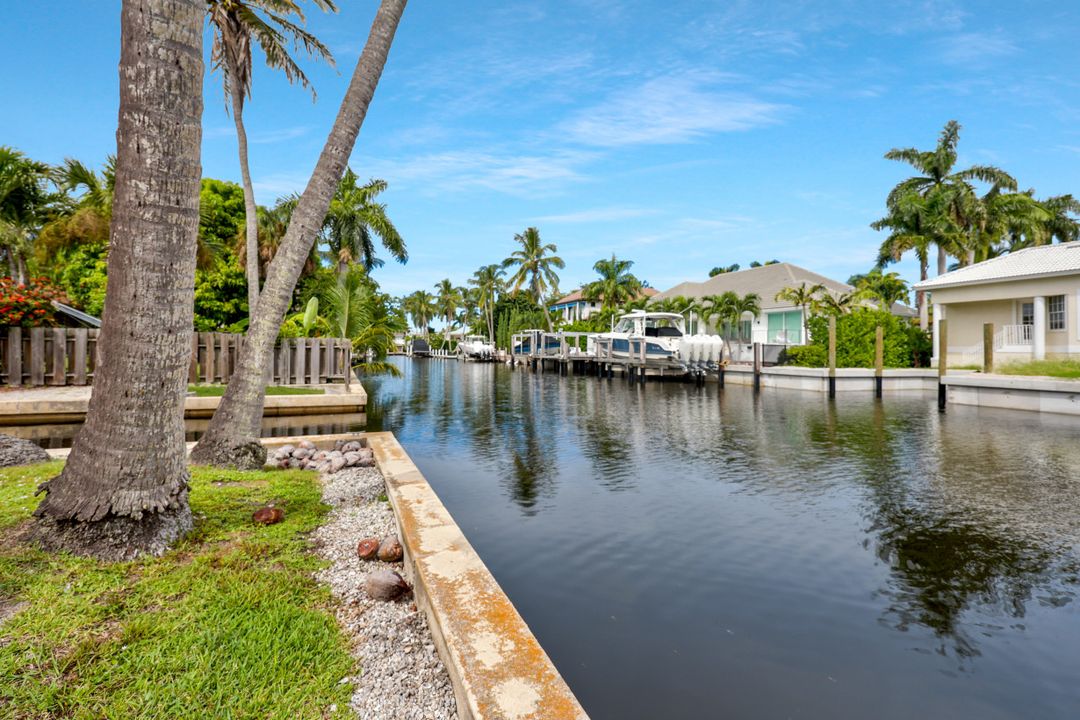 499 16th Ave S, Naples, FL 34102
