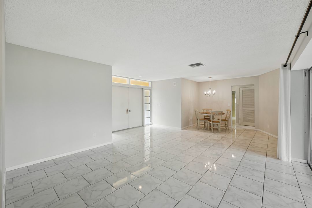 499 16th Ave S, Naples, FL 34102