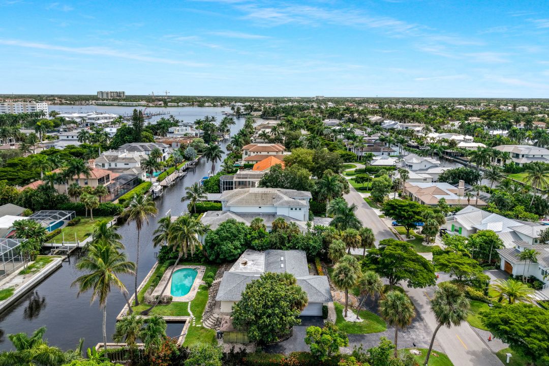 499 16th Ave S, Naples, FL 34102
