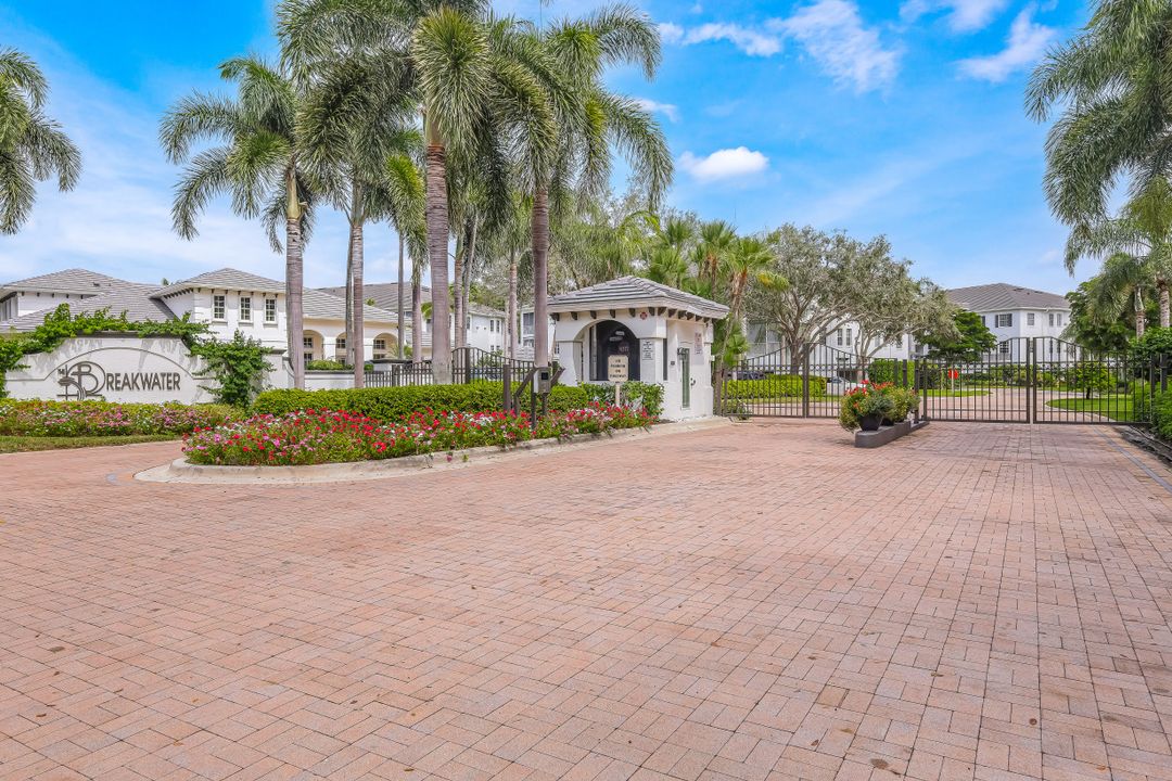 820 Bentwater Cir #101, Naples, FL 34108