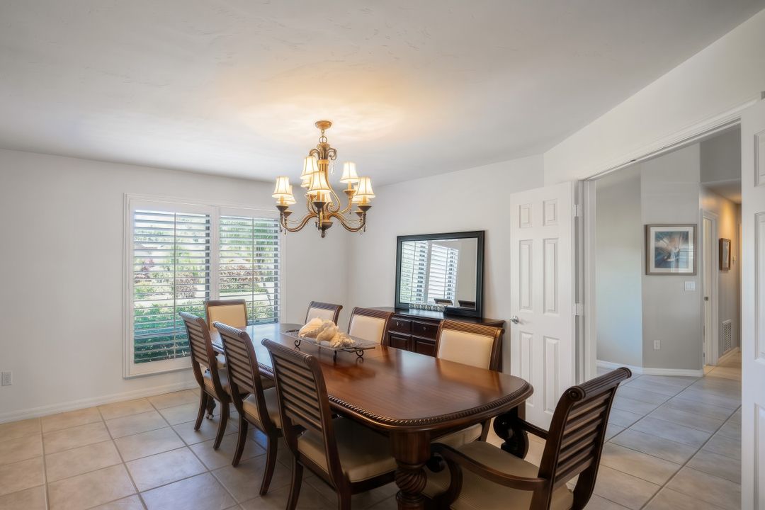 1924 Empress Ct, Naples, FL 34110
