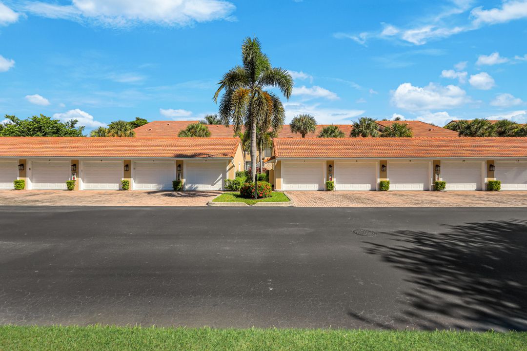 2373 Hidden Lake Ct #1, Naples, FL 34112