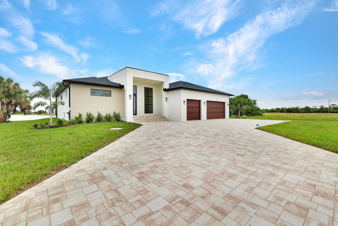 44 Sunflower Dr, Placida, FL 33946