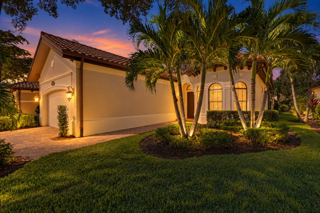 7319 Lantana Cir, Naples, FL 34119