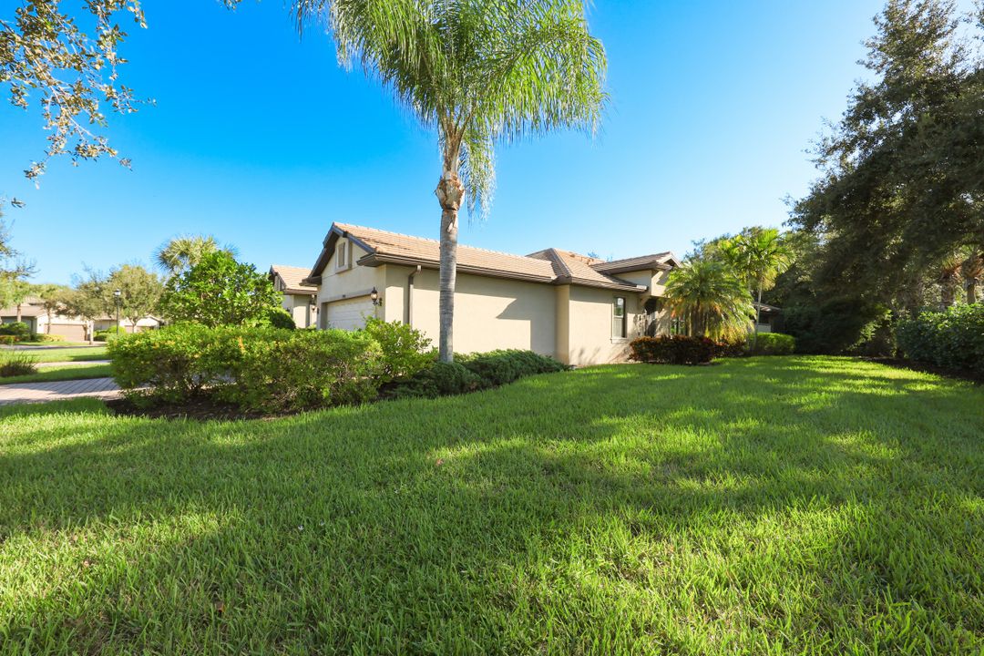 7098 Live Oak Dr, Naples, FL 34114