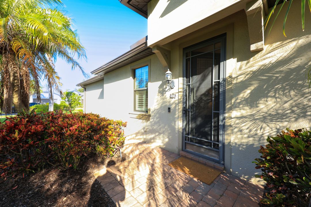 7098 Live Oak Dr, Naples, FL 34114
