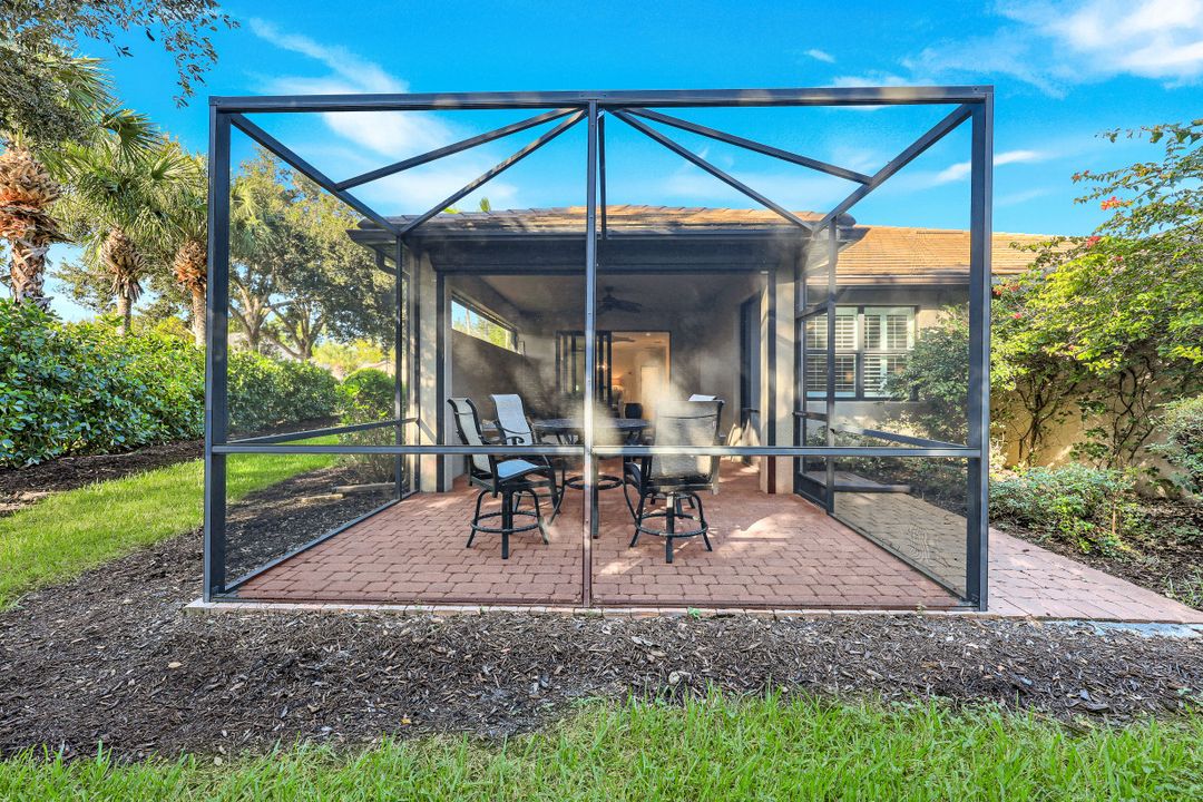 7098 Live Oak Dr, Naples, FL 34114