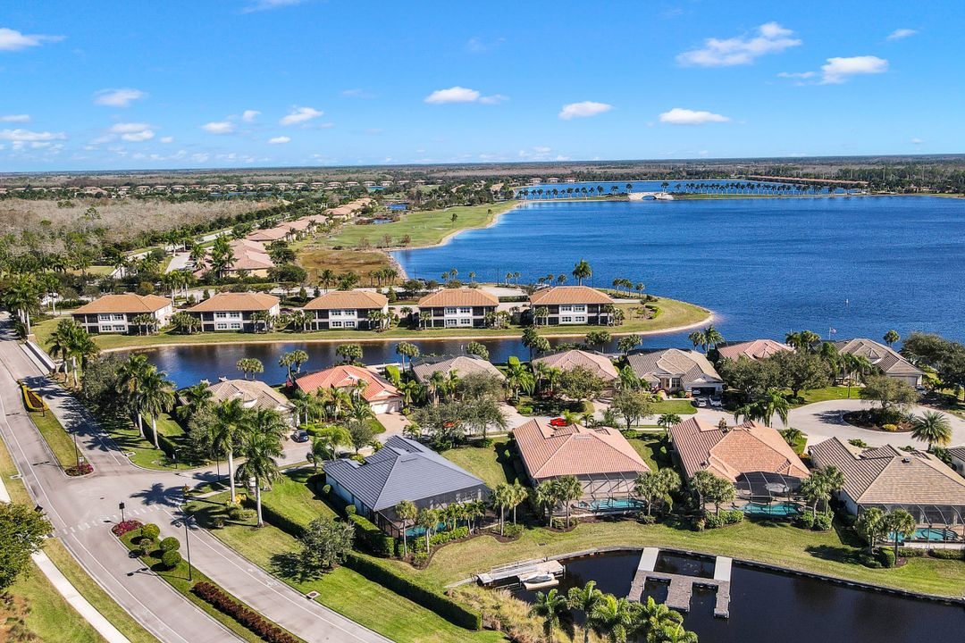 8805 Spinner Cove Ln, Naples, FL 34120