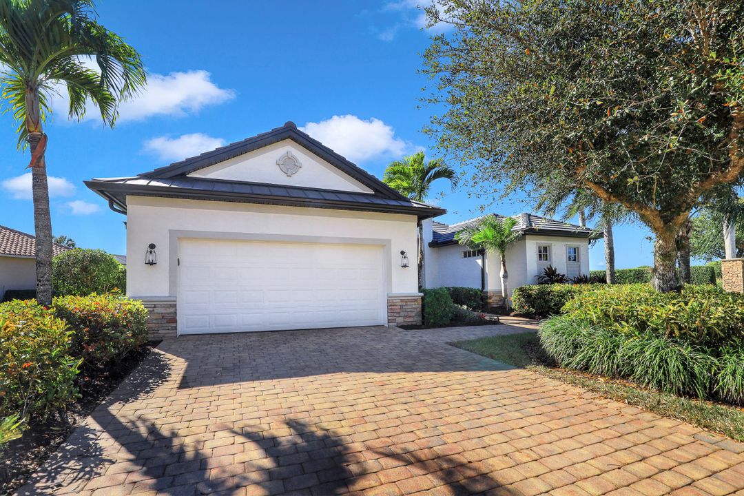 8805 Spinner Cove Ln, Naples, FL 34120