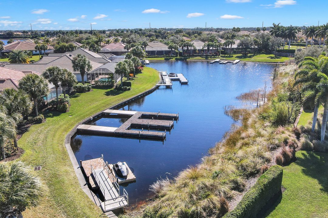 8805 Spinner Cove Ln, Naples, FL 34120