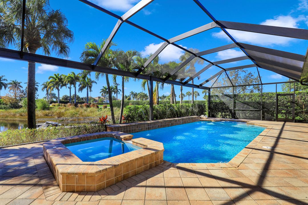 8805 Spinner Cove Ln, Naples, FL 34120