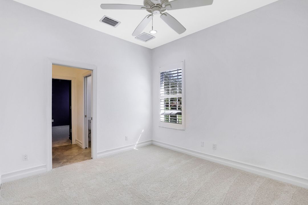 8805 Spinner Cove Ln, Naples, FL 34120