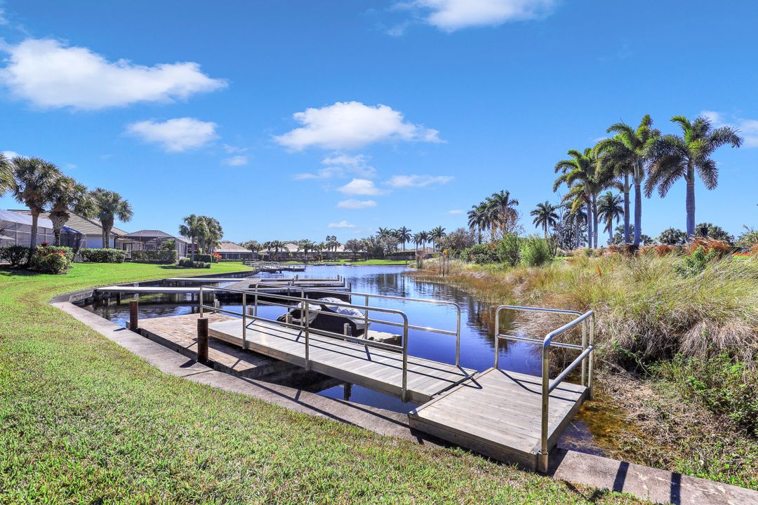 8805 Spinner Cove Ln, Naples, FL 34120