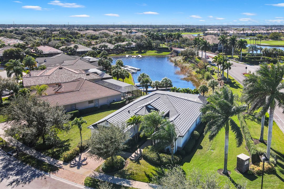 8805 Spinner Cove Ln, Naples, FL 34120