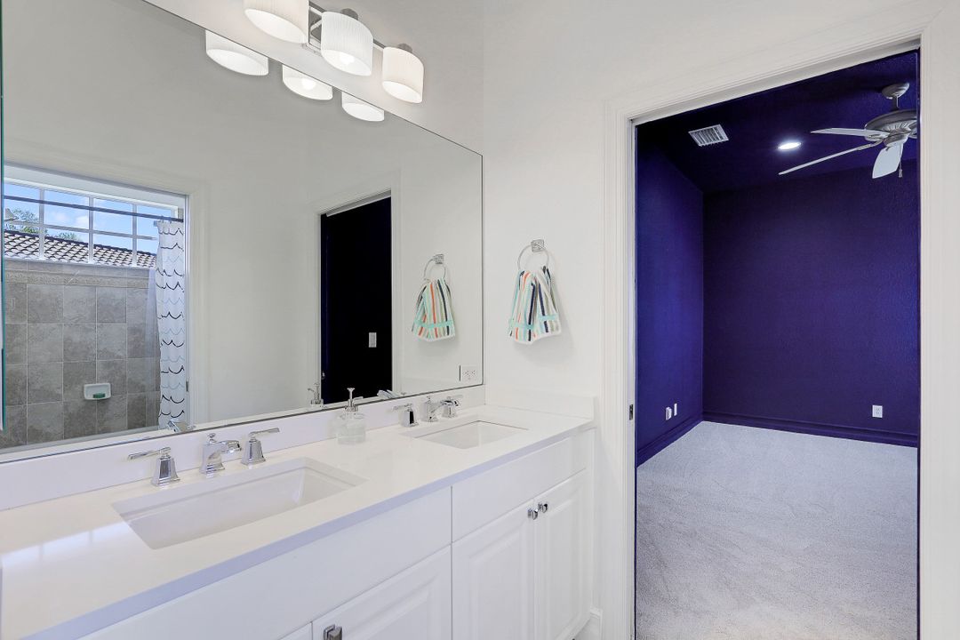 8805 Spinner Cove Ln, Naples, FL 34120