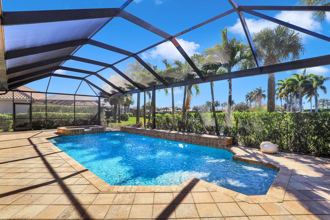 8805 Spinner Cove Ln, Naples, FL 34120