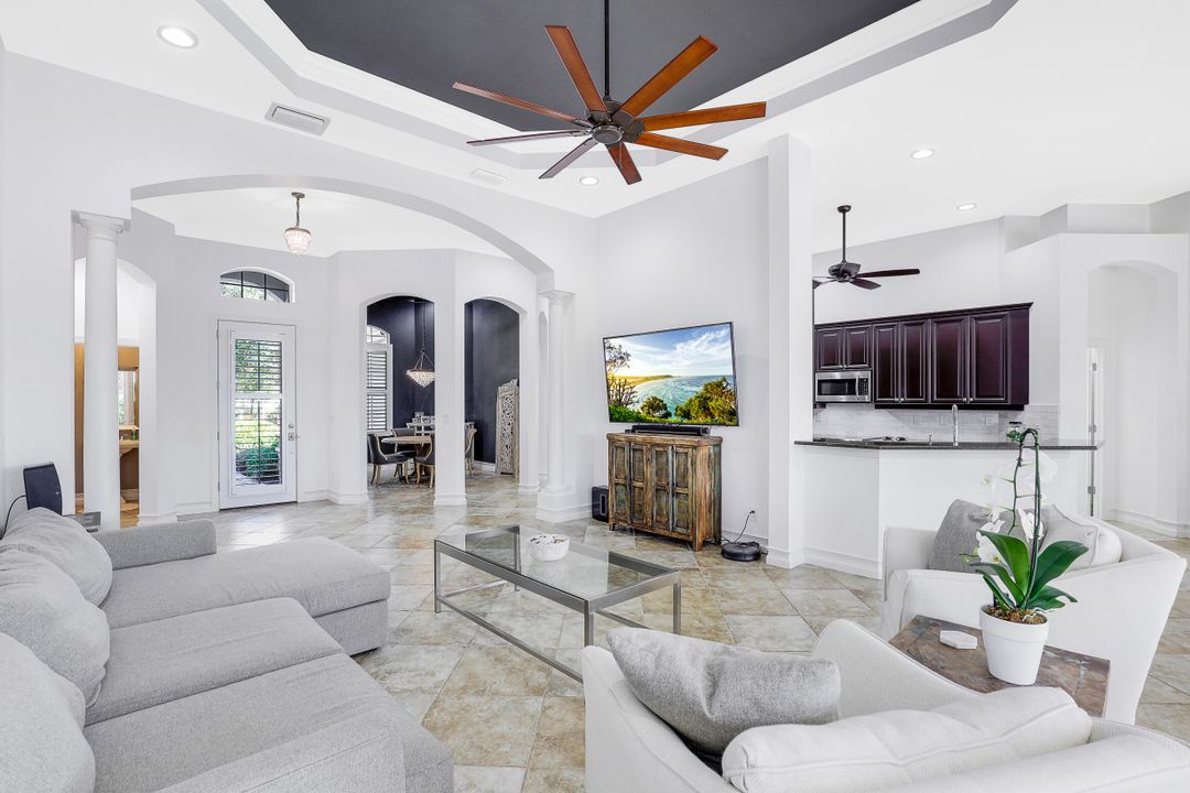 8805 Spinner Cove Ln, Naples, FL 34120