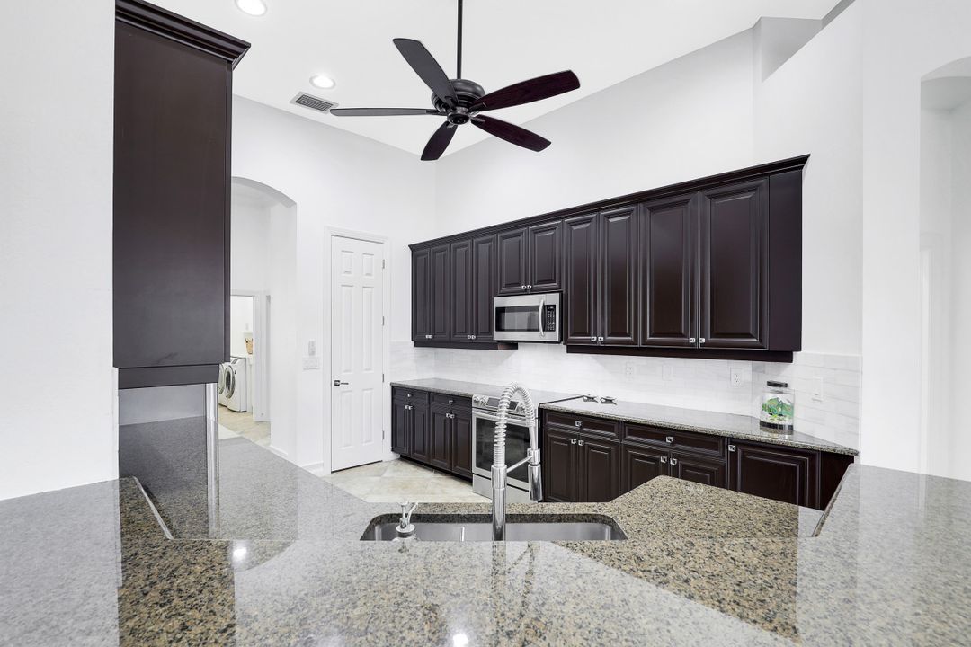 8805 Spinner Cove Ln, Naples, FL 34120