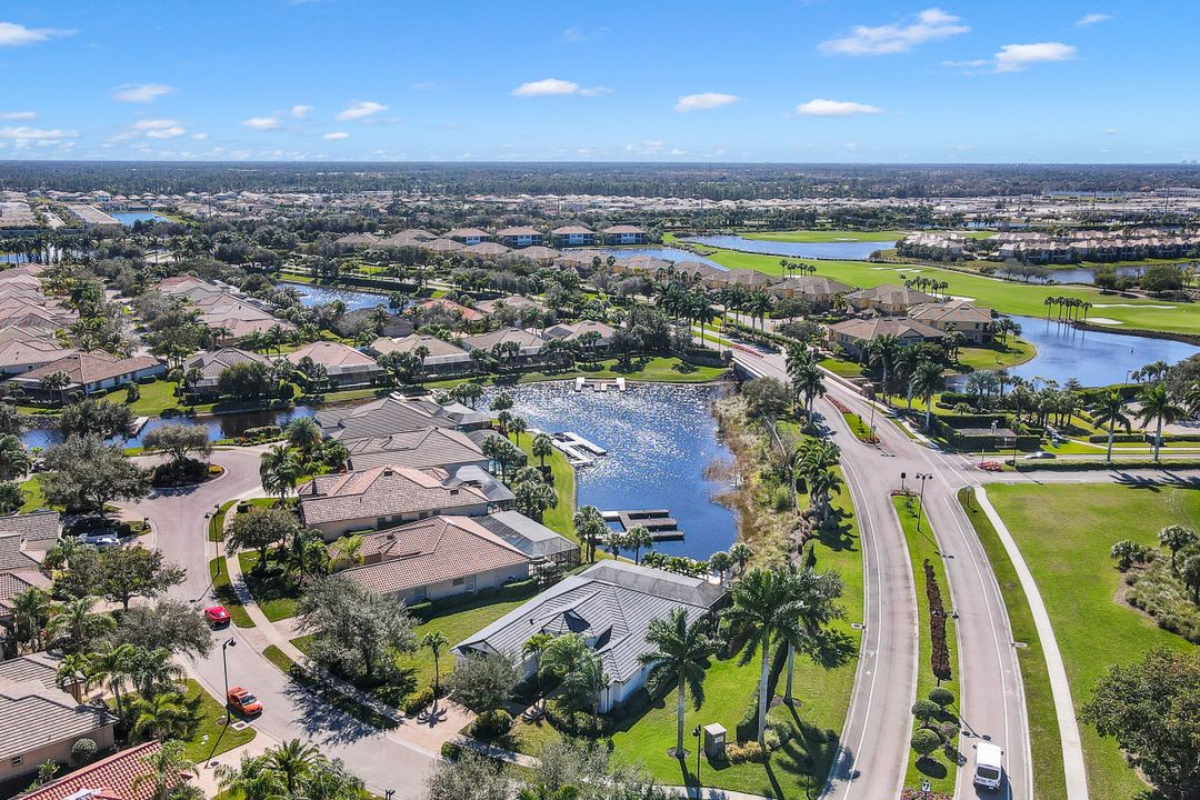 8805 Spinner Cove Ln, Naples, FL 34120