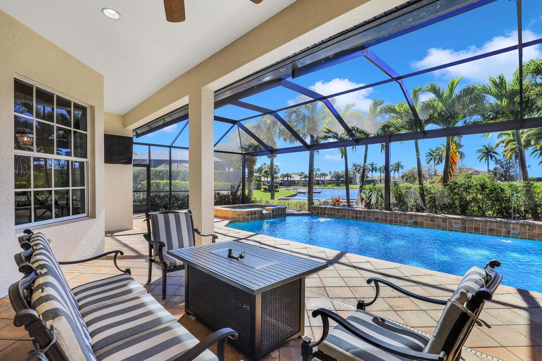 8805 Spinner Cove Ln, Naples, FL 34120