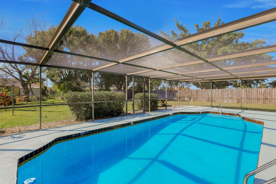 4004 SE 1st Ct, Cape Coral, FL 33904