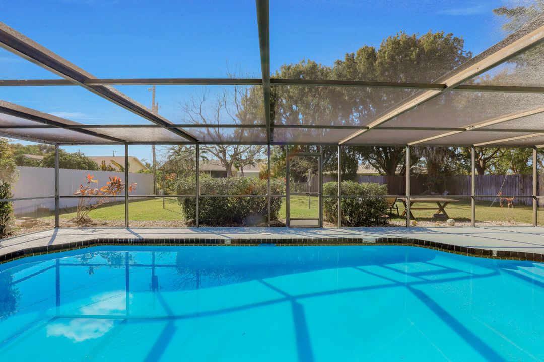 4004 SE 1st Ct, Cape Coral, FL 33904