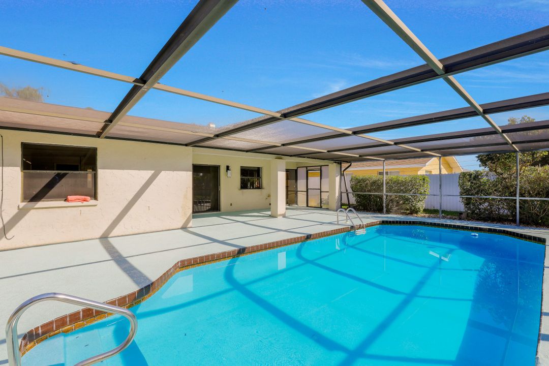 4004 SE 1st Ct, Cape Coral, FL 33904