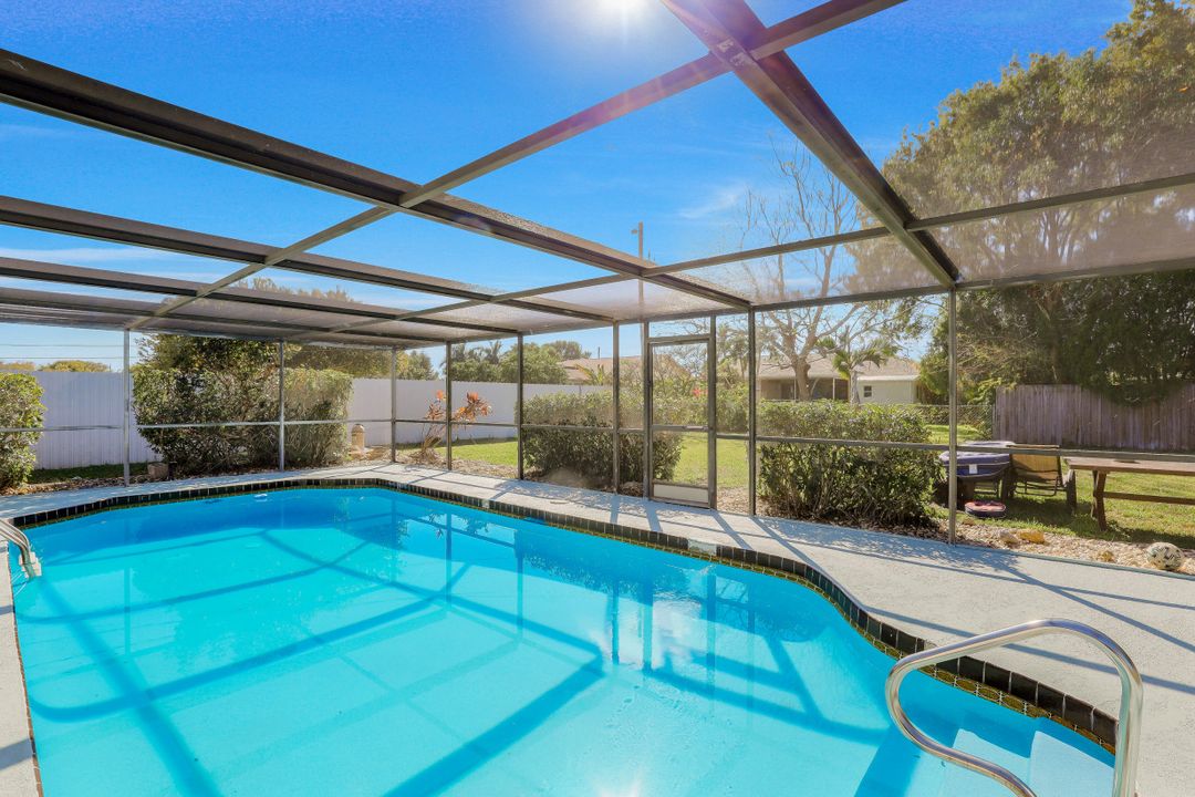 4004 SE 1st Ct, Cape Coral, FL 33904