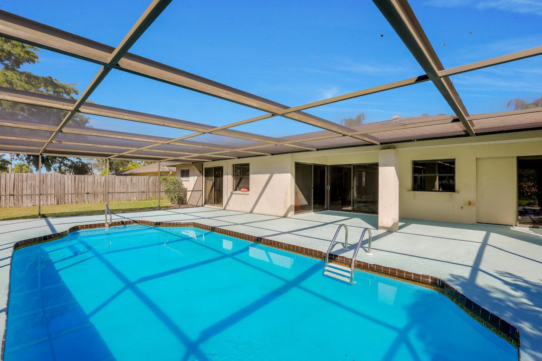 4004 SE 1st Ct, Cape Coral, FL 33904