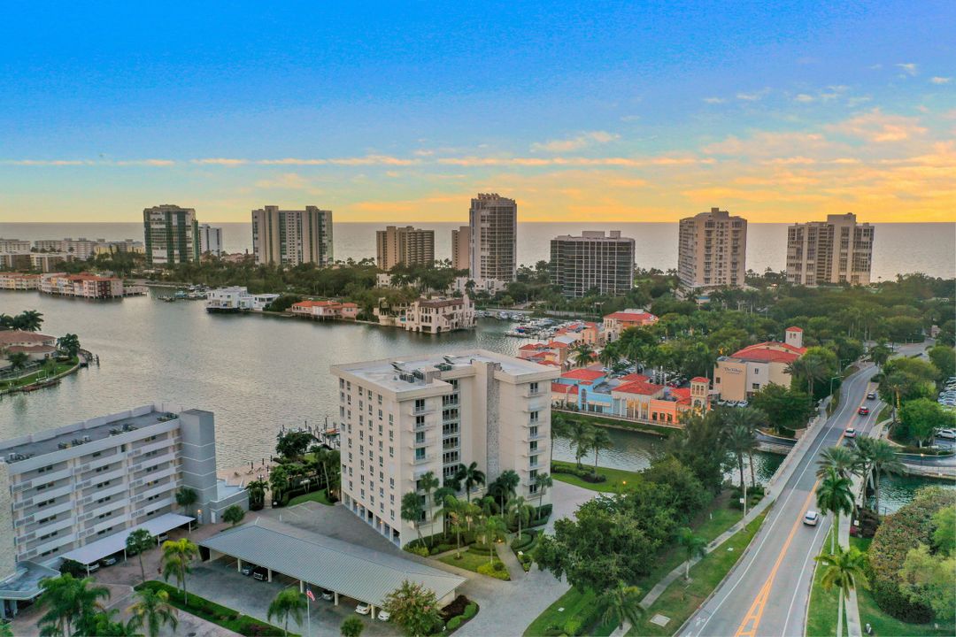 250 Park Shore Dr #103, Naples, FL 34103
