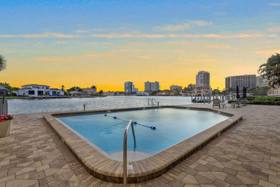 250 Park Shore Dr #103, Naples, FL 34103