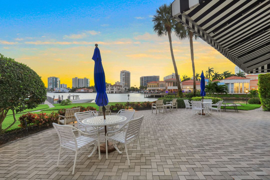 250 Park Shore Dr #103, Naples, FL 34103