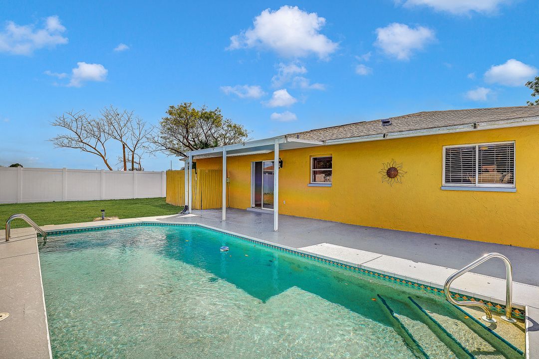 611 NW 20th St, Cape Coral, FL 33909