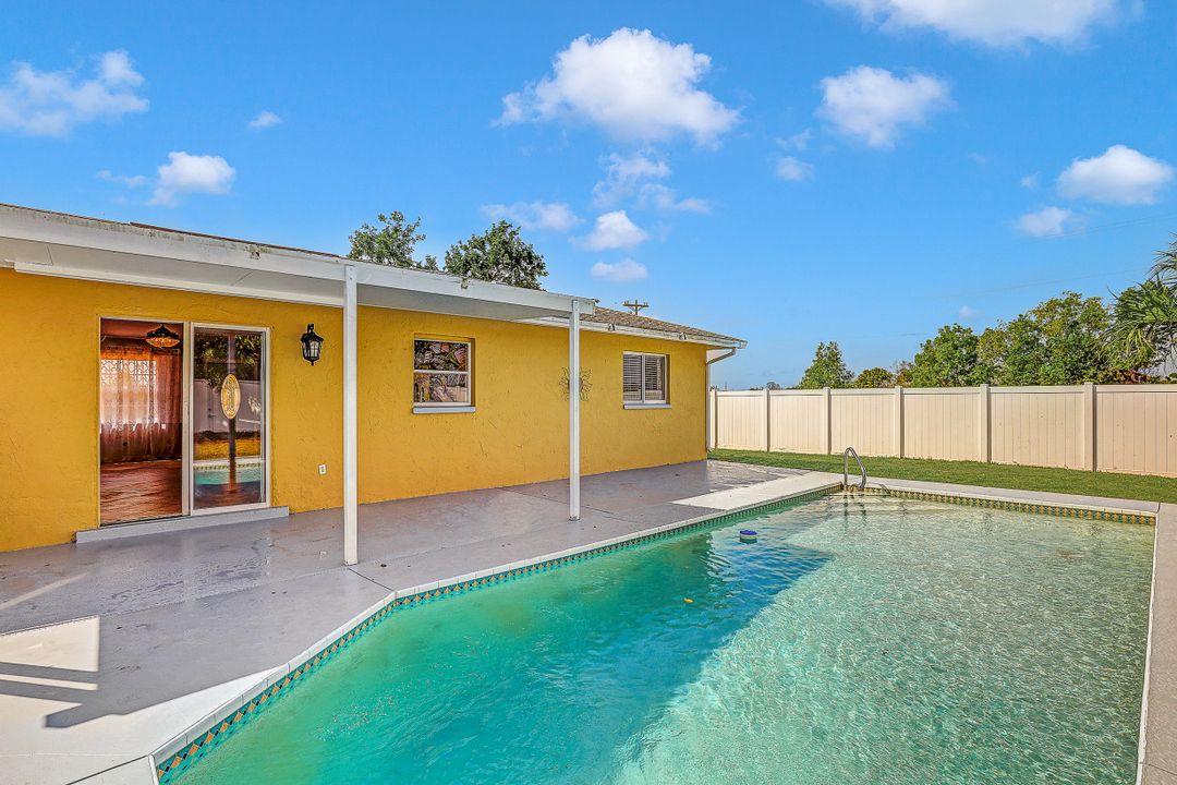 611 NW 20th St, Cape Coral, FL 33909