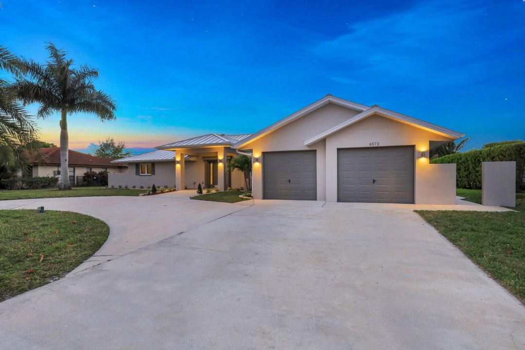 6572 E Town and River Rd, Fort Myers, FL 33919