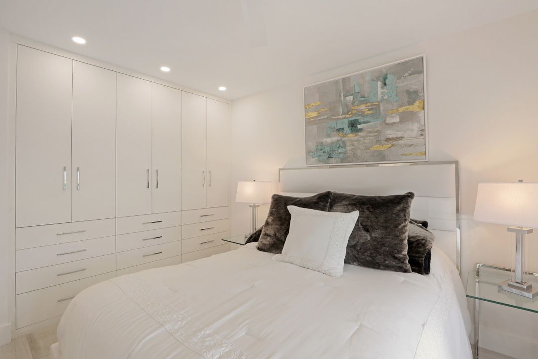 1001 Forest Lakes Dr, Naples, FL 34105