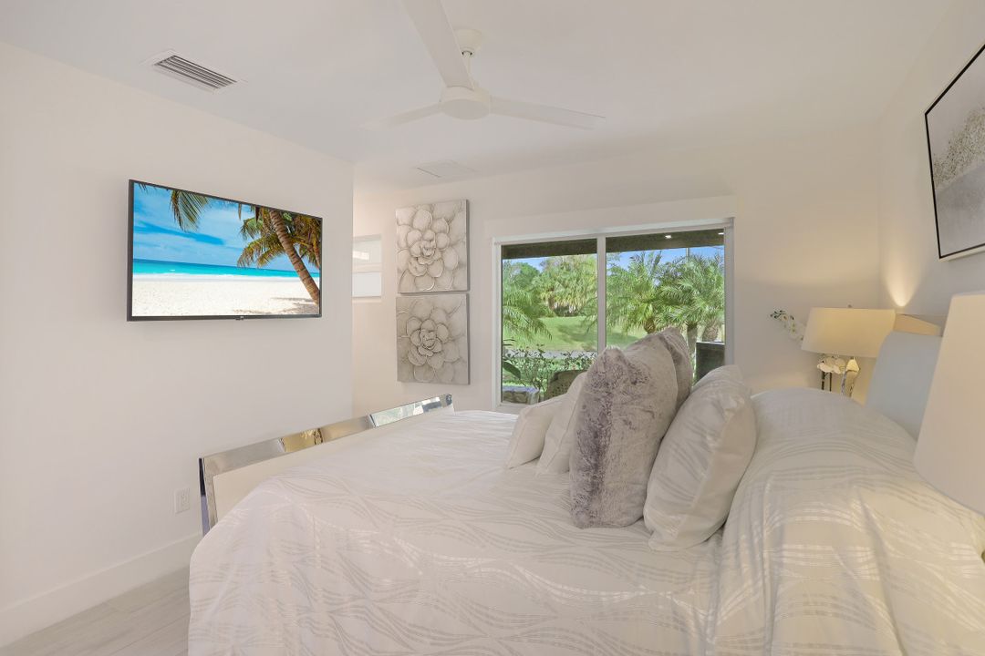 1001 Forest Lakes Dr, Naples, FL 34105