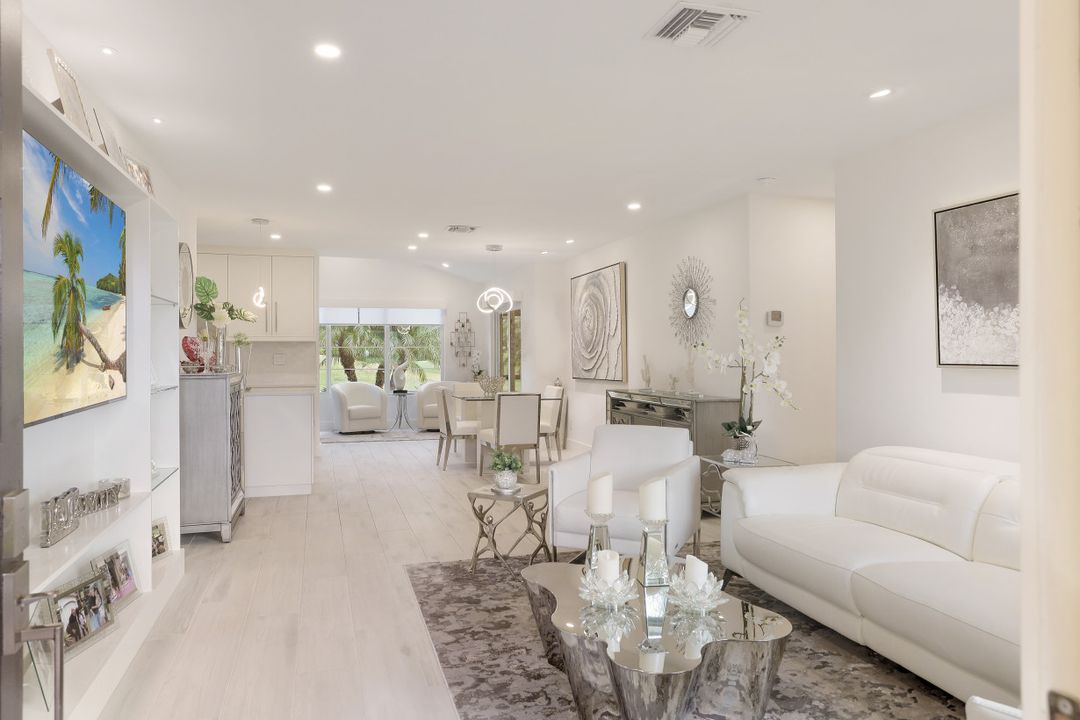 1001 Forest Lakes Dr, Naples, FL 34105